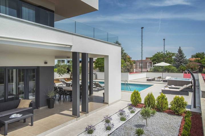 Villa Graziosa with Pool in Pula-Medulin, Pula