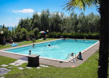 Ferienwohnung für 6 Personen, mit Pool und Seeblick sowie Balkon in Comune di Luino