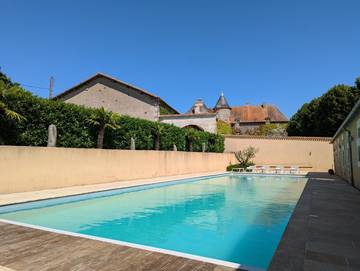 Gîte pour 4 personnes, avec jardin et piscine à Abzac