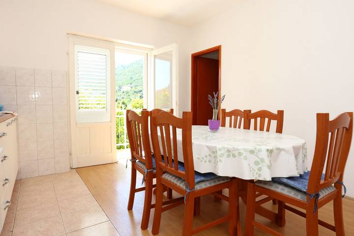 Ferienwohnung für 4 Personen, mit Balkon/Terrasse in Trpanj