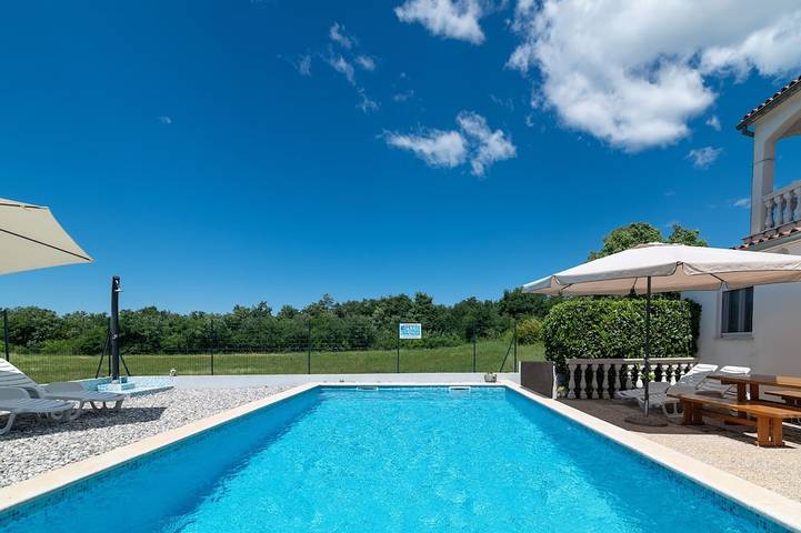 Ferienwohnung für 5 Personen, mit Balkon und Pool