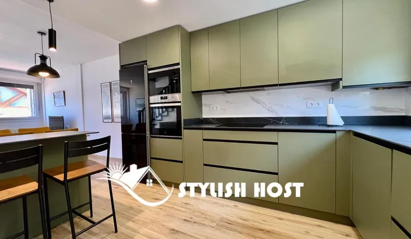 Ferienwohnung für 4 Personen, mit Terrasse und Ausblick sowie Pool - 1