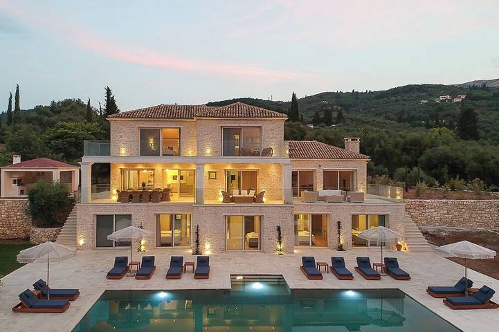 Holiday rental for 12 people, with garden in Kassiopi