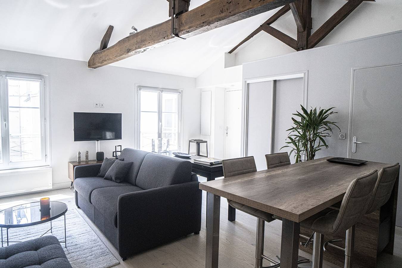 Appartement entier, Confortable et lumineux de 50 m² à Paris 10ème. in Paris 10e Arrondissement, Paris