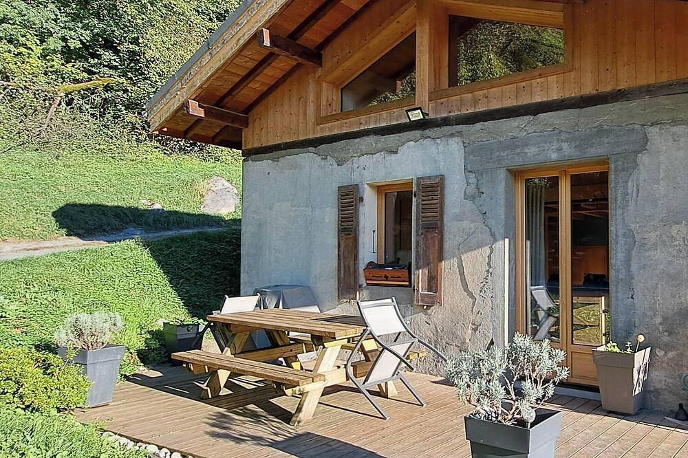 Chalet with panoramic view, not overlooked, close to Chamonix in Passy, Pays du Mont-Blanc