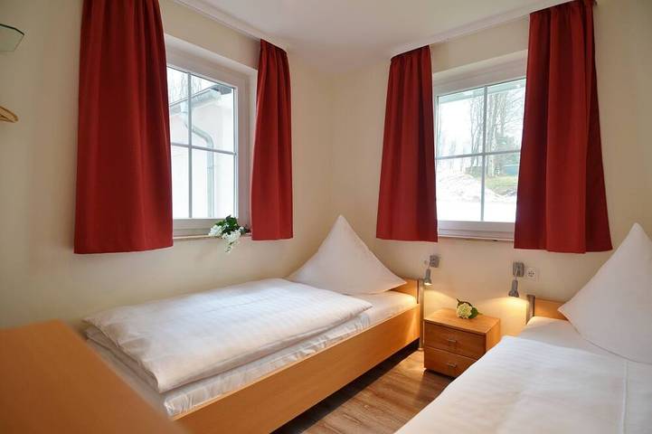 Bungalow für 4 Personen, mit Terrasse und Garten sowie Sauna in Sellin - 4