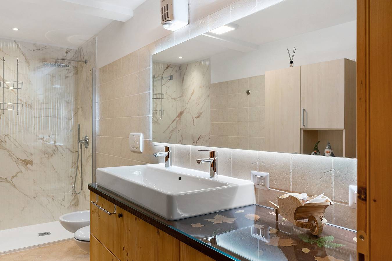 Ganze Wohnung, Ferienwohnung 'Lory' mit Bergblick und Balkon in Daldoss, Cavedago