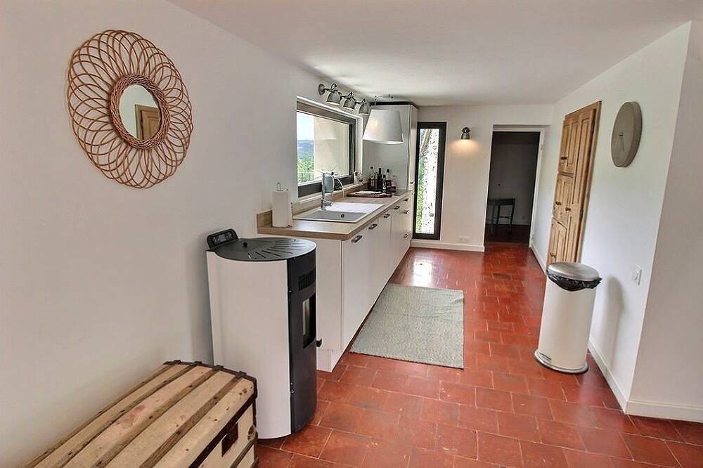 Magnificent Restored Mas With View On The Heights Of Venasque in Venasque, Parc naturel régional du Mont-Ventoux