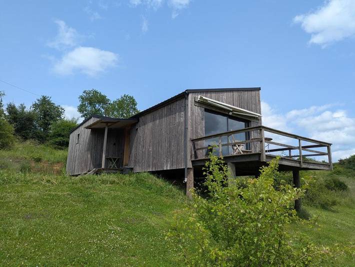 Chalet pour 4 personnes, avec piscine ainsi que terrasse et vue, animaux acceptés