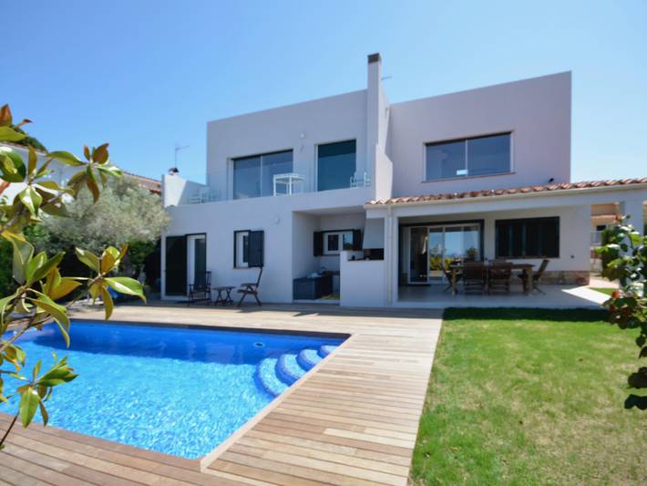 Gîte pour 8 personnes, avec terrasse et jardin
