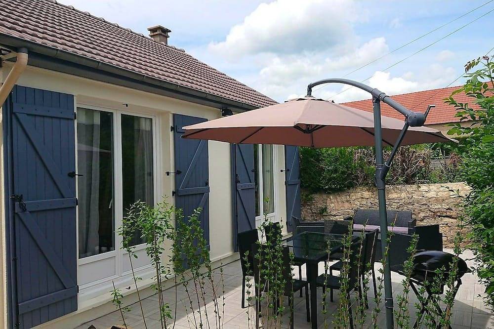Detached house at the foot of the Baye pond and the Canal du Nivernais in Bazolles, Nièvre