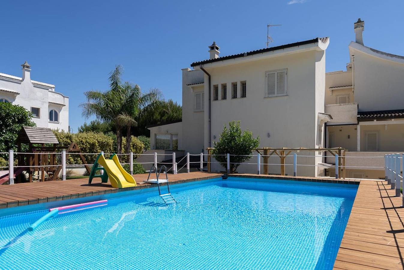 Appartamento intero, Appartamento 'Torre Di Specchio 2 - Agapantus' con piscina, Wi-Fi e aria condizionata in Bari, Provincia di Bari