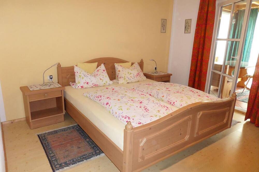 Ganze Wohnung, Wohnung im 2. Untergeschoss mit Kochnische und Wintergarten in Grafenau, Ostbayern
