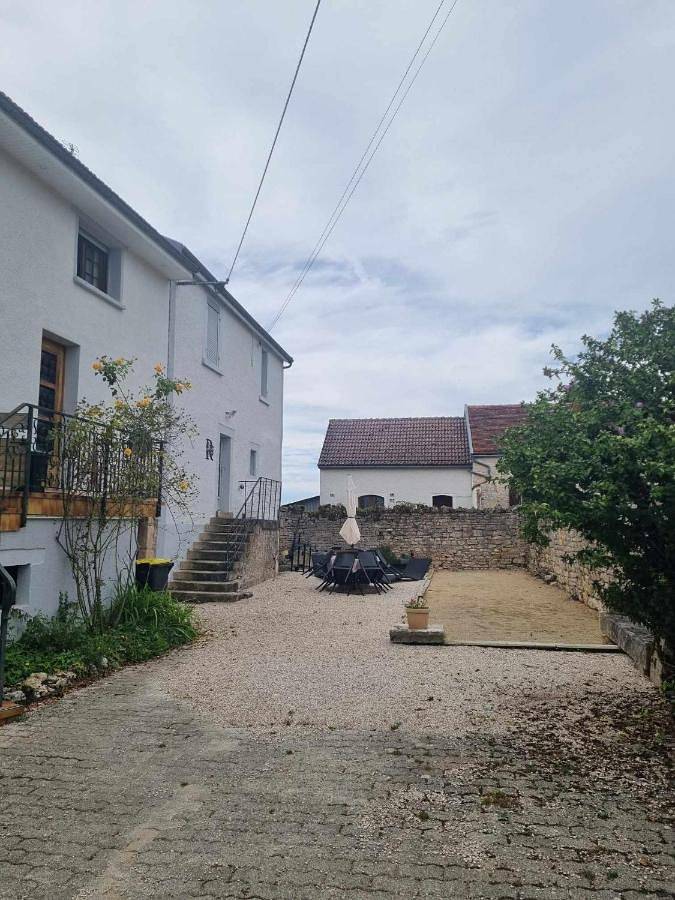 Location de vacances pour 7 personnes, avec terrasse, animaux acceptés à Saint-Germain-le-Rocheux