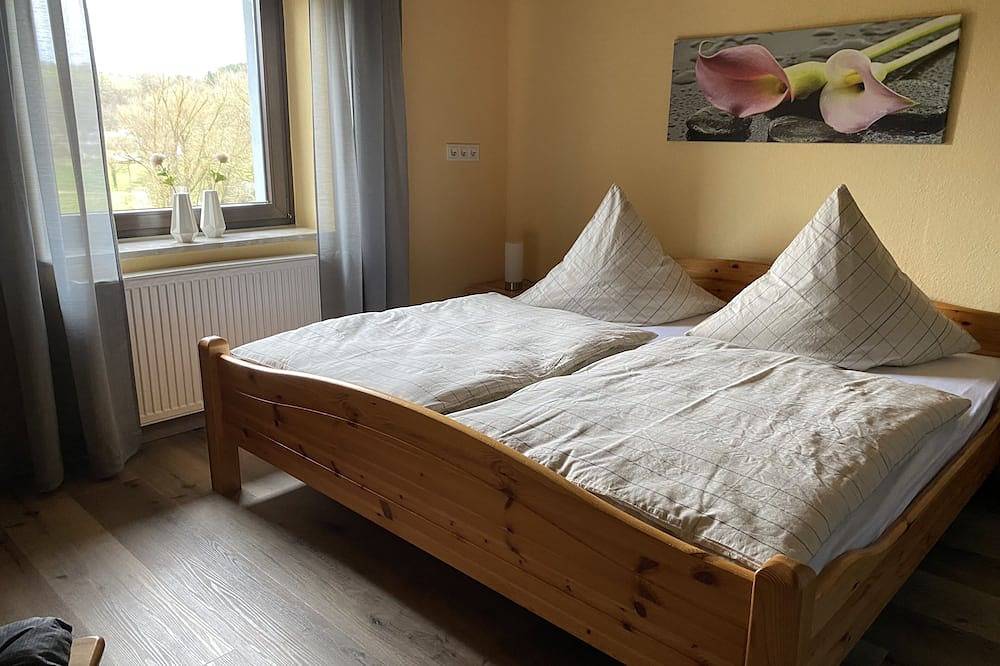 Ganze Wohnung, Willkommen in unserer Ferienwohnung Burgberg im schönen Luftkurort Stadtkyll in Stadtkyll, Rureifel (Nordrhein-westfalen)