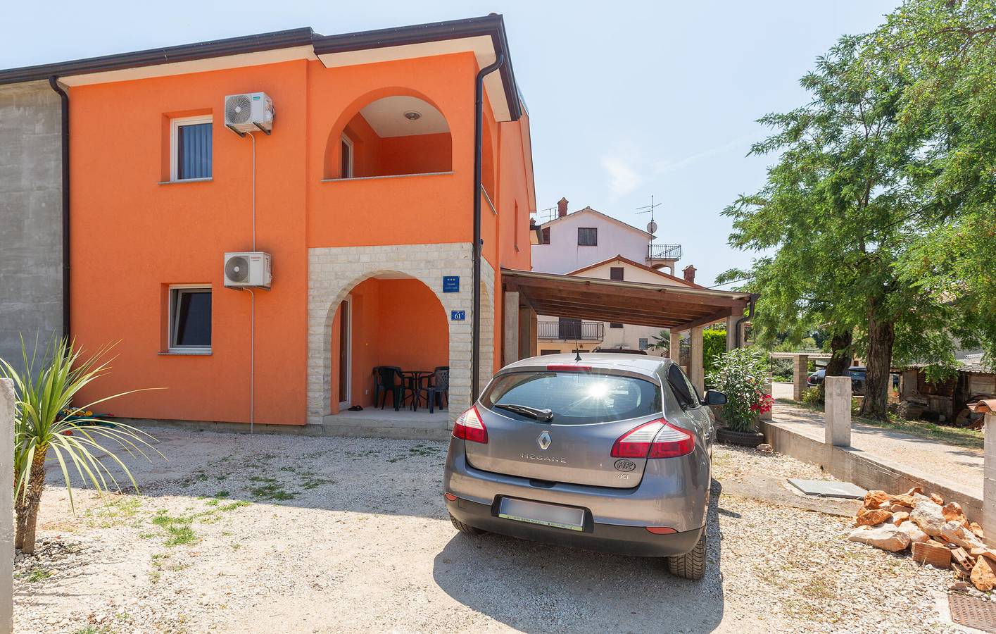 Ganze Ferienwohnung, Charmante 75 m² große Wohnung mit malerischer Aussicht, Terrasse und Parkplatz in Juricani, Umag und Umgebung