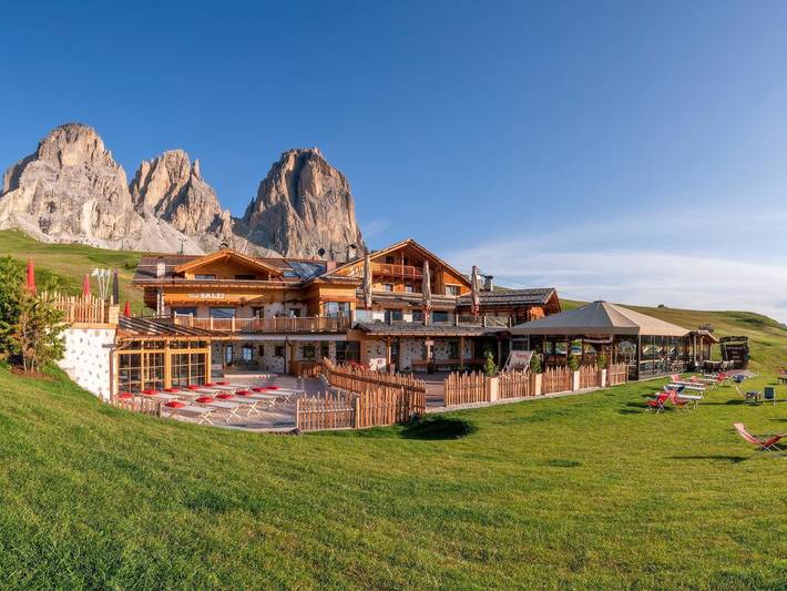 Ferienwohnung für 2 Personen, mit Ausblick und Garten sowie Terrasse in Canazei