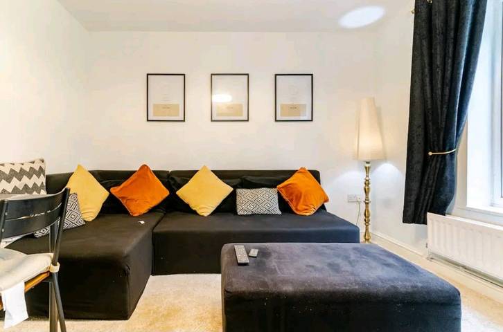House Sleeps 8 with Garden and Parking in Wolverhampton, Région de Birmingham