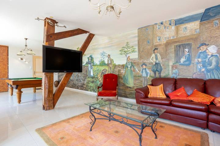 Maison de vacances 'Les Géraniums À 800m Plage' avec terrasse privée, jardin partagé et Wi-Fi in Kerlaz, Région de Châteaulin