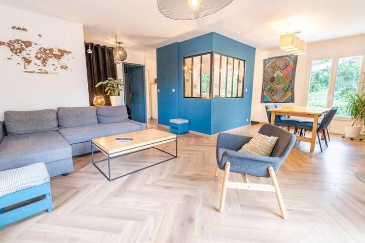 Location de vacances pour 8 personnes, avec jardin et terrasse dans Cormery