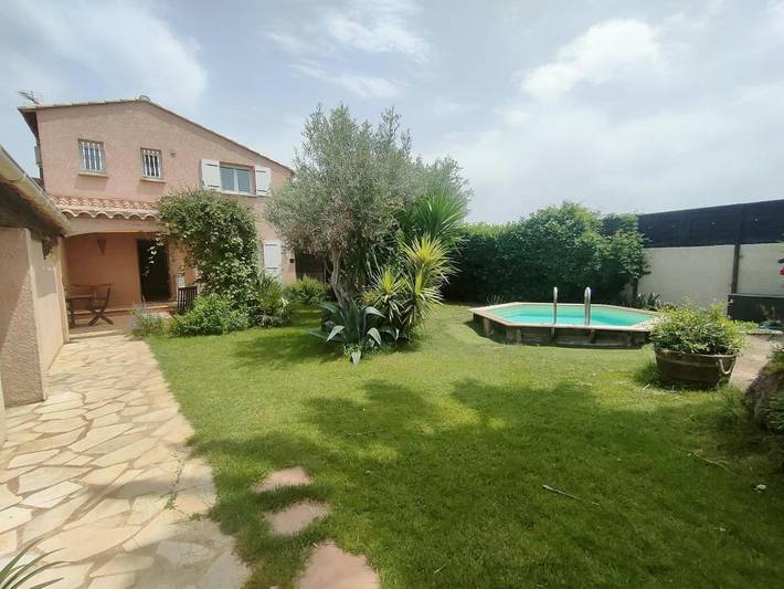 Location de vacances pour 8 personnes, avec piscine ainsi que jardin et terrasse, animaux acceptés à Lunel-Viel - 4