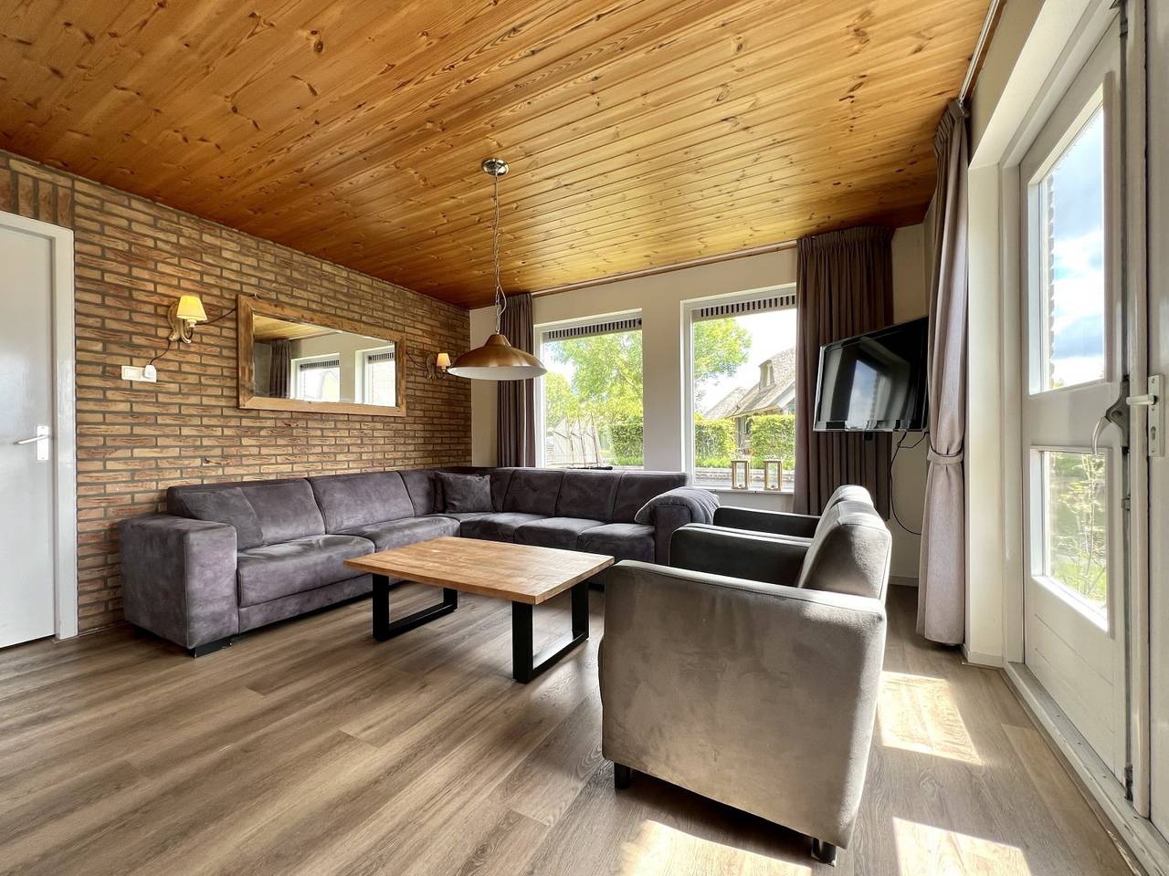 Komfortables Ferienhaus am Wasser für 10 Personen in der Nähe von Giethoorn in Nationalpark Weerribben-Wieden