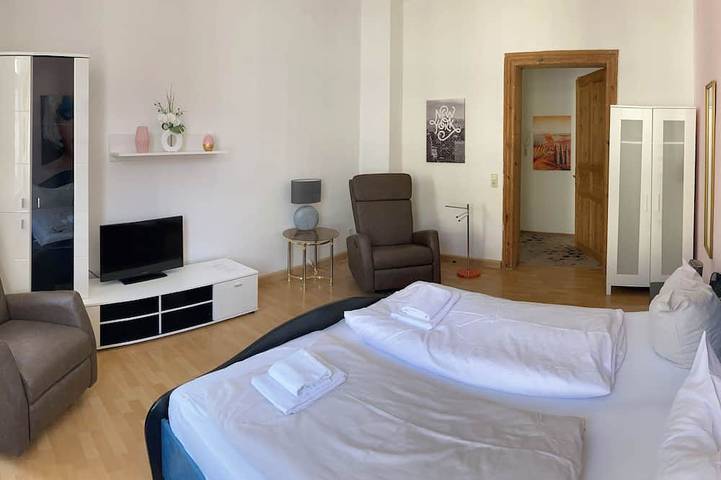 Ganze Wohnung, Ferienwohnung mit Balkon & Parkplatz – Ruhige Lage nahe Zentrum Plauen in Plauen, Chemnitz und Umgebung