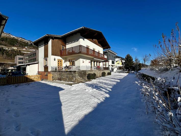 Ferienwohnung für 6 Personen, mit Balkon und Terrasse sowie Garten und Ausblick in Sillian