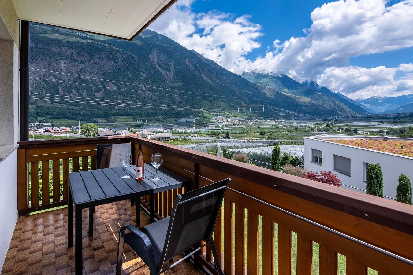Ganze Wohnung, Ferienwohnung 'Schlossblick' mit Bergblick, Gemeinschaftsgarten und Wlan in Latschinig, Kastelbell-Tschars