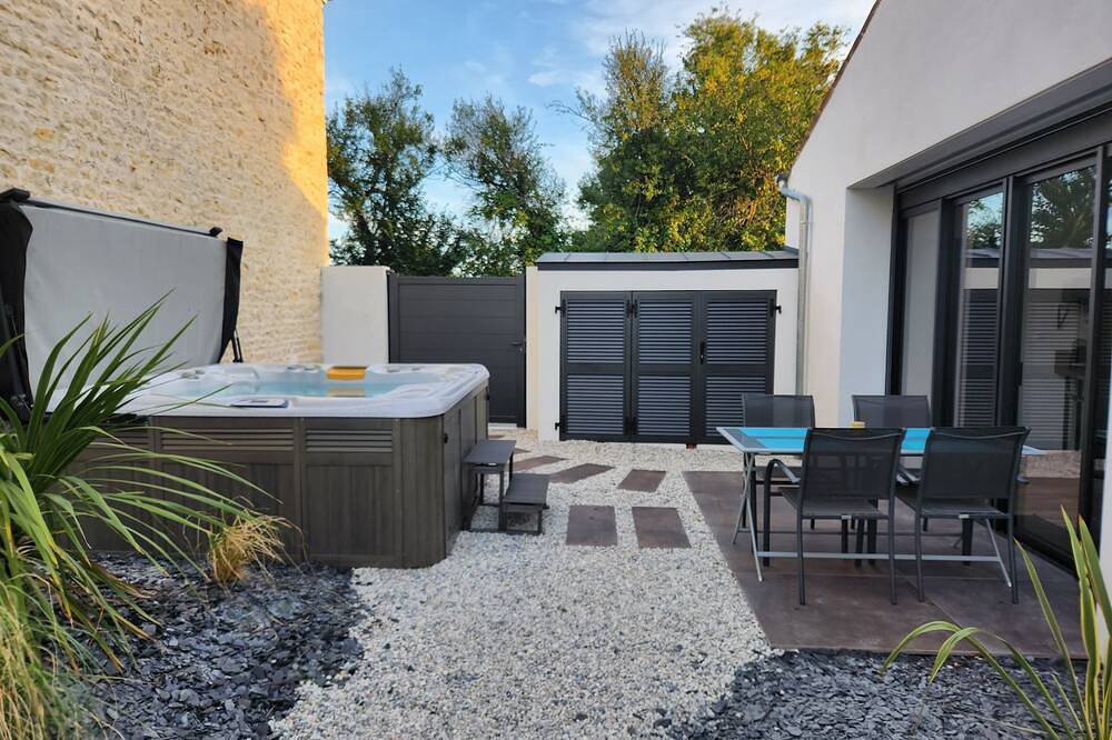 Cocon Pour 2 Avec Jacuzzi in Andilly, Región de La Rochelle