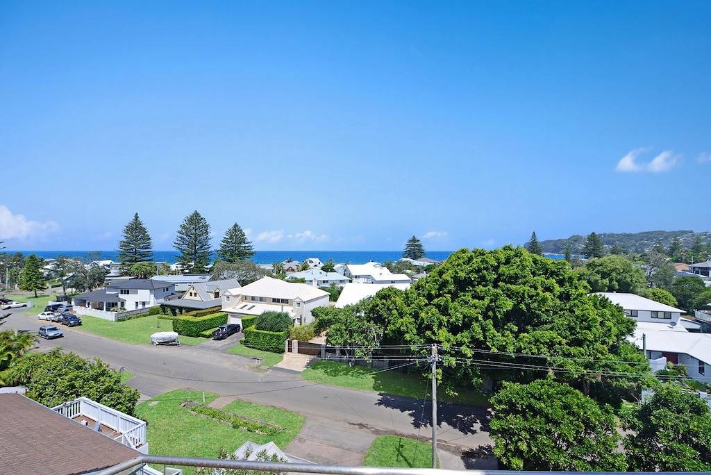 Elegance on Elgata - Bright and Breezy in North Avoca, New South Wales