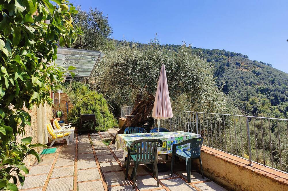 Detached house in nature suitable for families (2 double bedrooms) and dogs in Camaiore, Costa de la Maremma