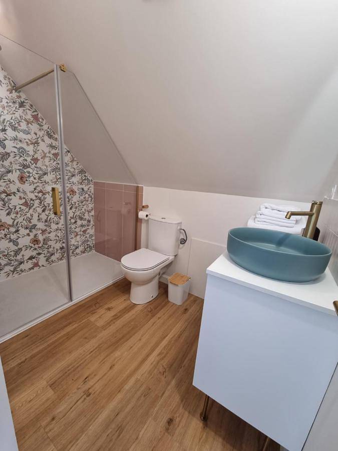 Appartement entier, One-Bedroom Apartment with City View in Meyssac, Région de Brive-la-Gaillarde