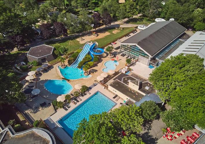 Location de vacances pour 5 personnes, avec piscine et jacuzzi ainsi que terrasse et bassin pour enfant à Locunolé