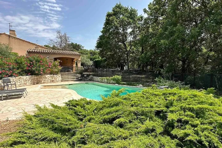 Chalet para 8 personas, con terraza además de piscina y jardín - 1