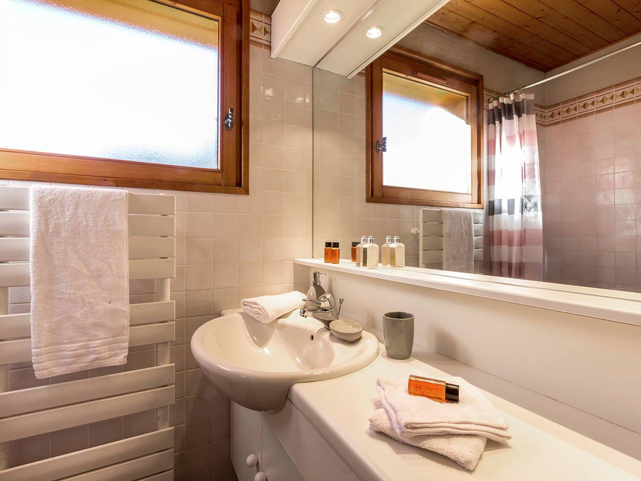 Appartement entier, Rez-de-chalet avec terrasse plein Sud, sur les pistes de ski de fond – 6 pers, La Clusaz in Lac des Confins, La Clusaz