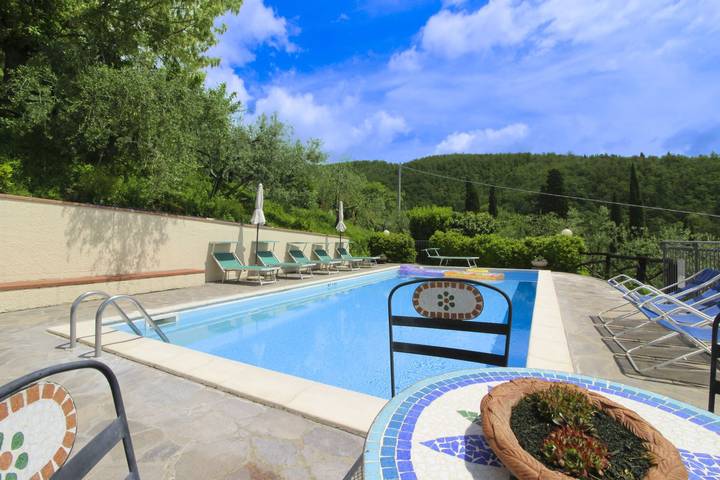 Location de vacances pour 10 personnes, avec jardin et piscine à Loro Ciuffenna - 2