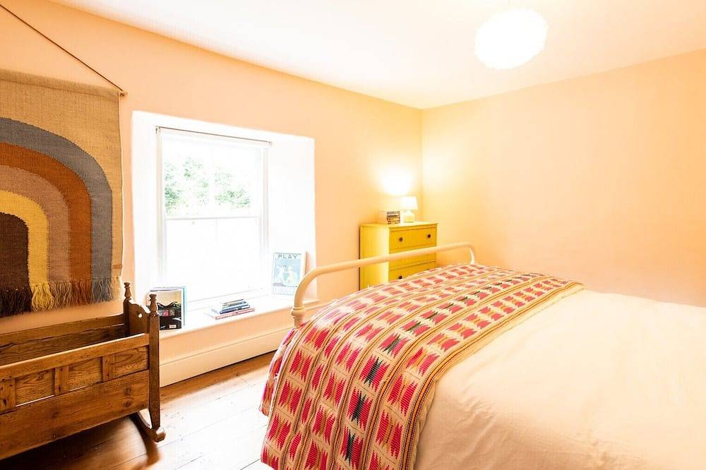 An incredible retreat on the coast for 10, with a beautiful garden in St Dogmaels, Cardigan Bay