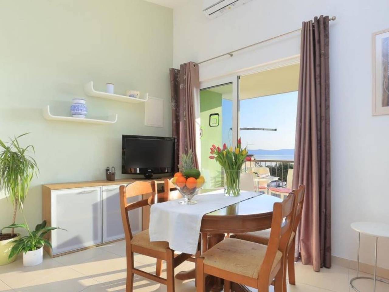 Ganze Wohnung, Apartments Roščić - Classic Two Bedroom Apartment with Balcony and Sea View in Podgora, Makarska Riviera