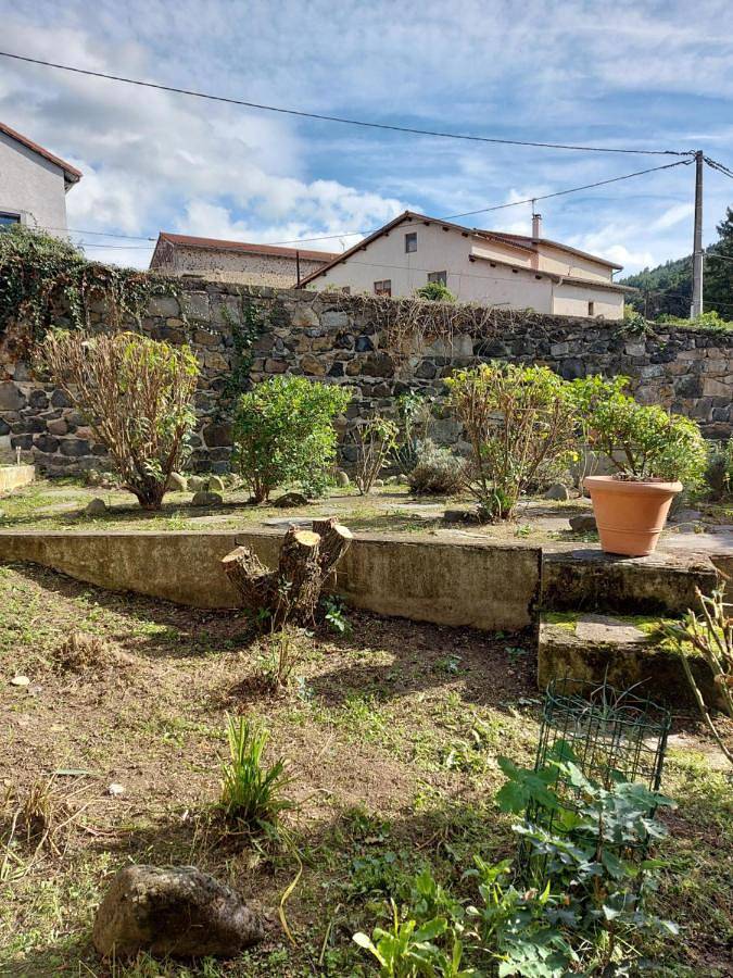 Appartement entier, Apartment in Coubon, Haute-Loire