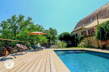 Gîte pour 10 personnes, avec piscine ainsi que jardin et terrasse à Rignac (Lot)