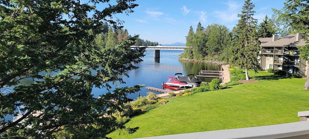 Ganze Wohnung, Flathead Lake front Condo with fabulous views Bigfork, Mt in Bigfork, Flathead Nationalwald