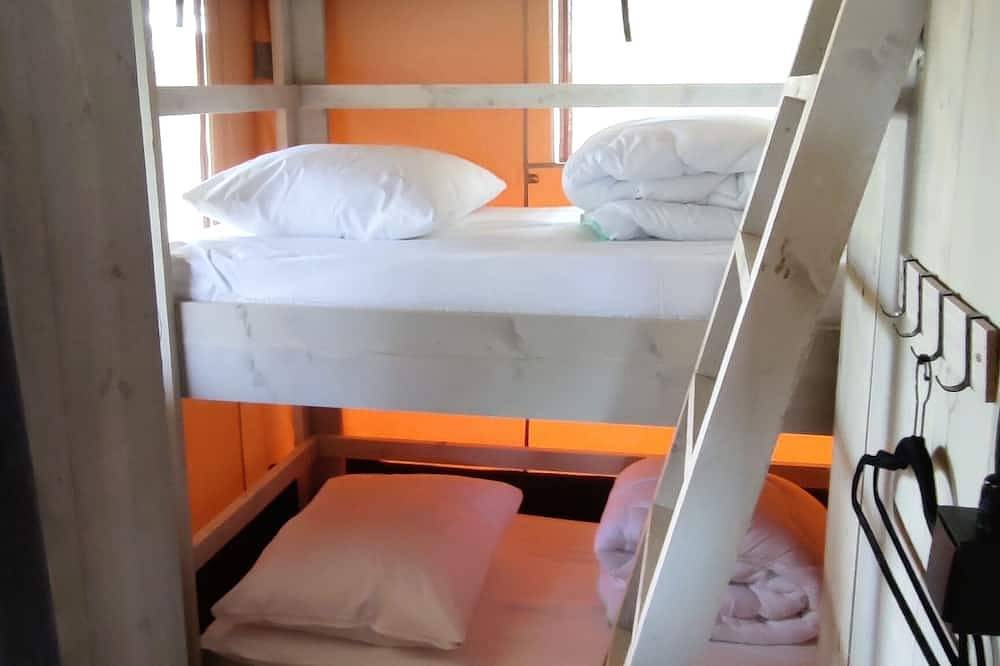 Luxury safari tent in Friesland, Grou in Nationalpark De Alde Feanen