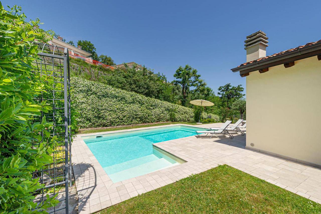 Villa Pratello in Padenghe sul Garda, Prealpi Gardesane
