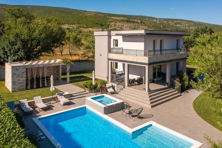 Villa pour 6 personnes, avec piscine et jardin ainsi que bassin pour enfant et vue à Sinj - 3