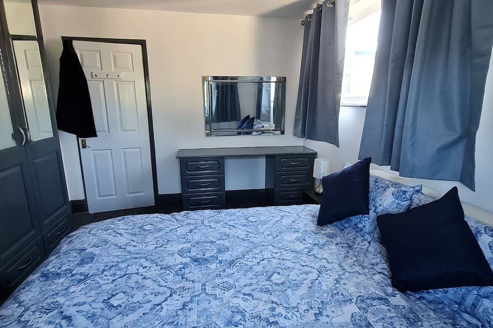 2 Bed bungalow in Bristol in Bitton, Cotswolds