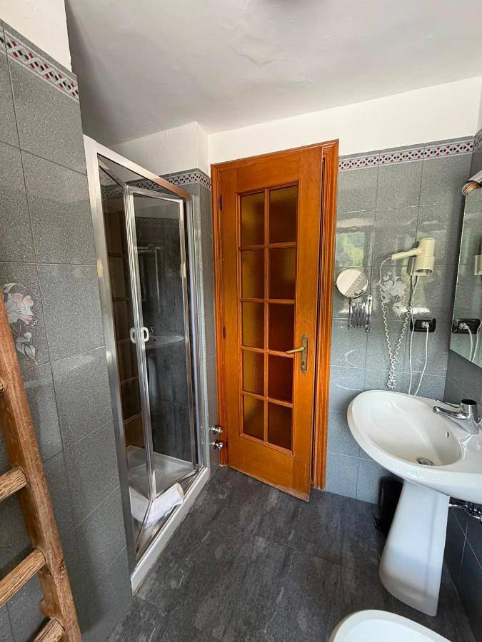 Hôtel pour 2 personnes, avec jacuzzi et terrasse, animaux acceptés à Claviere - 4