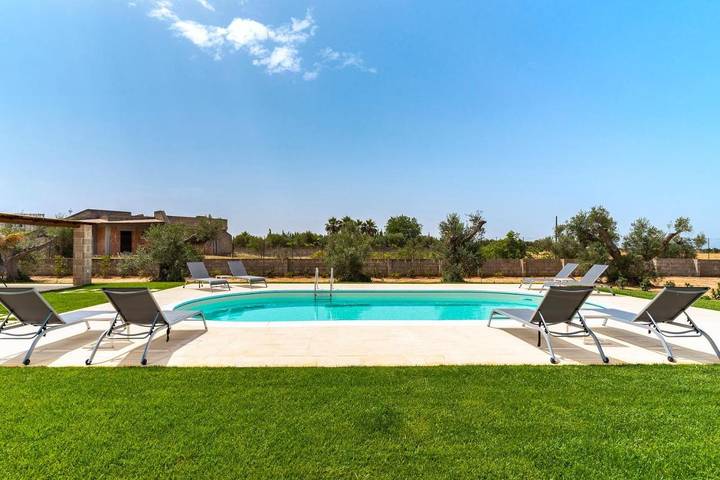 Chambre d’hôte pour 3 personnes, avec Terrasse ainsi que Jardin et Piscine à Parabita - 4