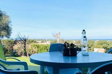 Gîte pour 4 personnes, avec terrasse dans Gare du Club Med Cocody