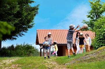 Chalet pour 6 personnes, avec terrasse et vue, animaux acceptés en Haute-Loire